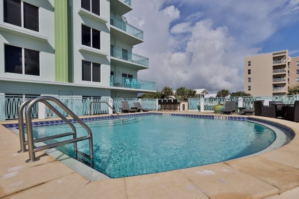 Oceanfront Condo With Beautiful Views 2 Bedroom Condo