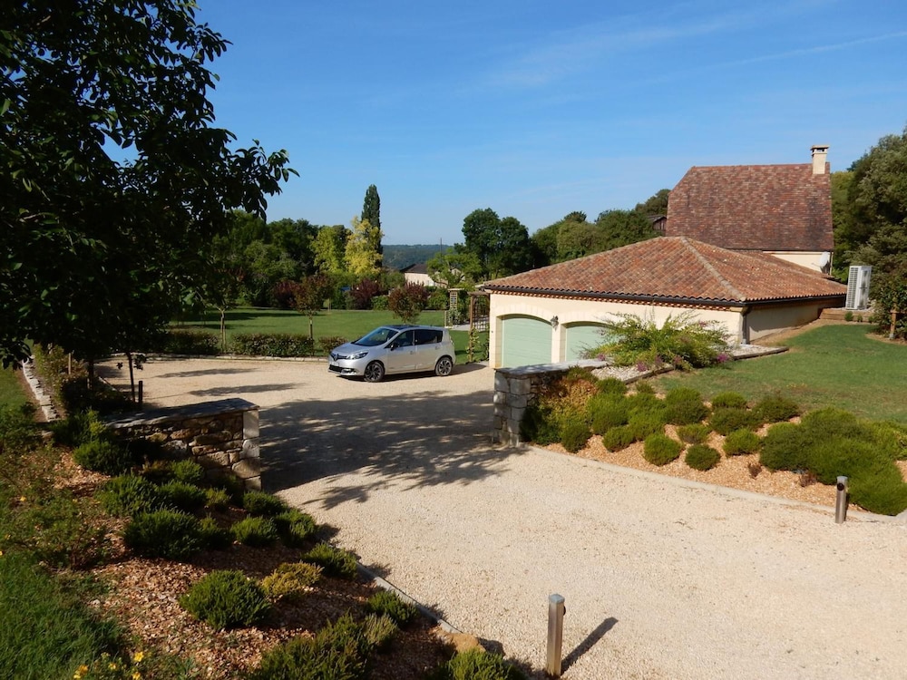 Le Hibou Heureux view 3