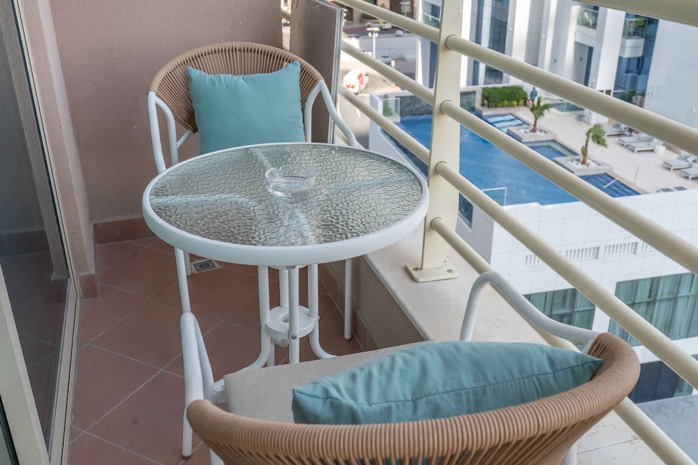 1 Bedroom Apartment With a City View and Sleeps 4