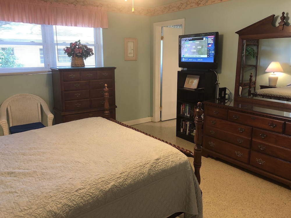 Coastal Breezes 4 Bedroom Home view 4