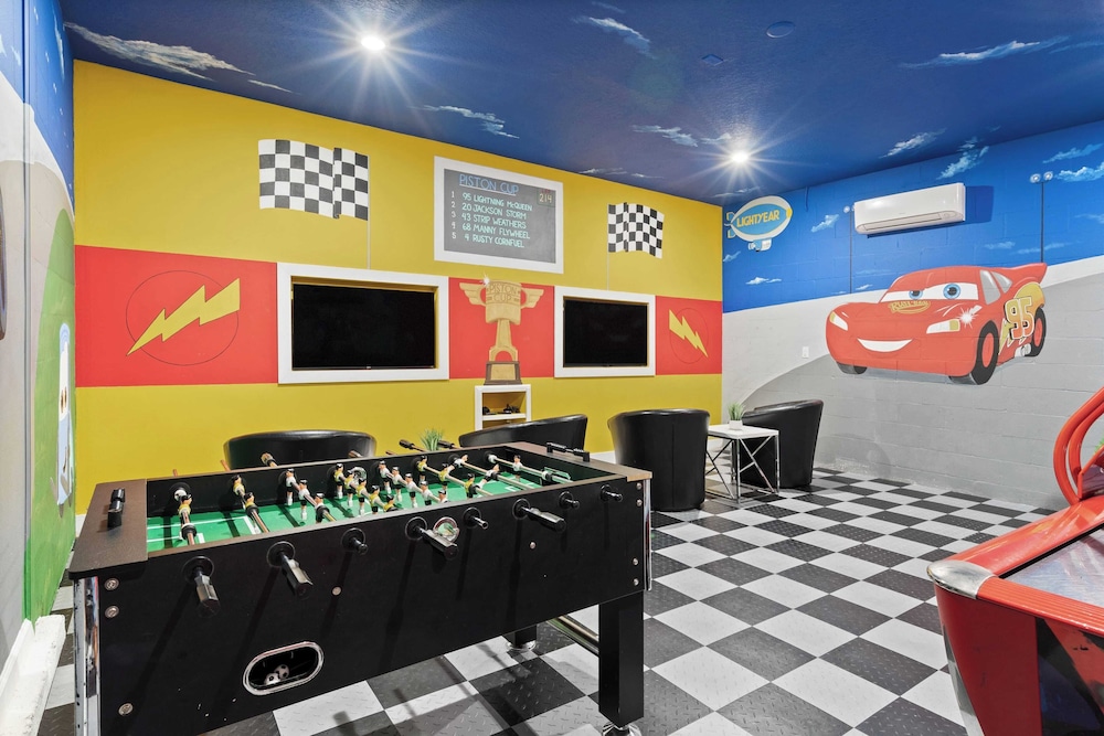 Stinger Luxe Retreat by Avantstay 8BR Luxury Villa Near Disney w/ Pool & Game Room