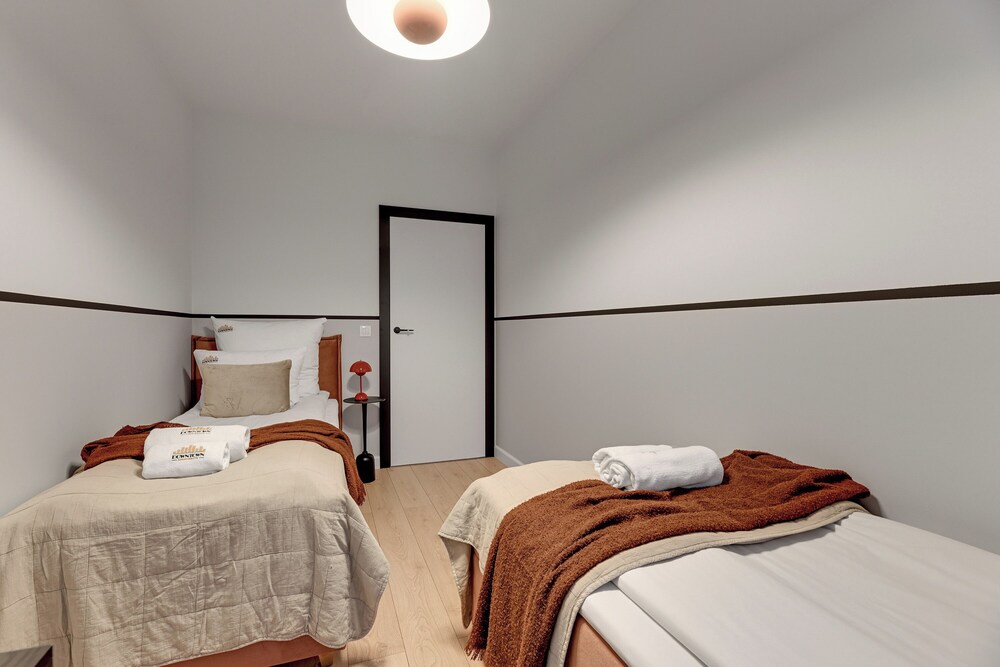 Doki Living - Foodhall & Parking by Downtown Apartments