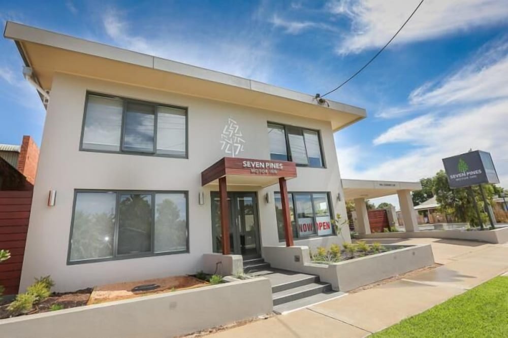 Seven Pines Motor Inn