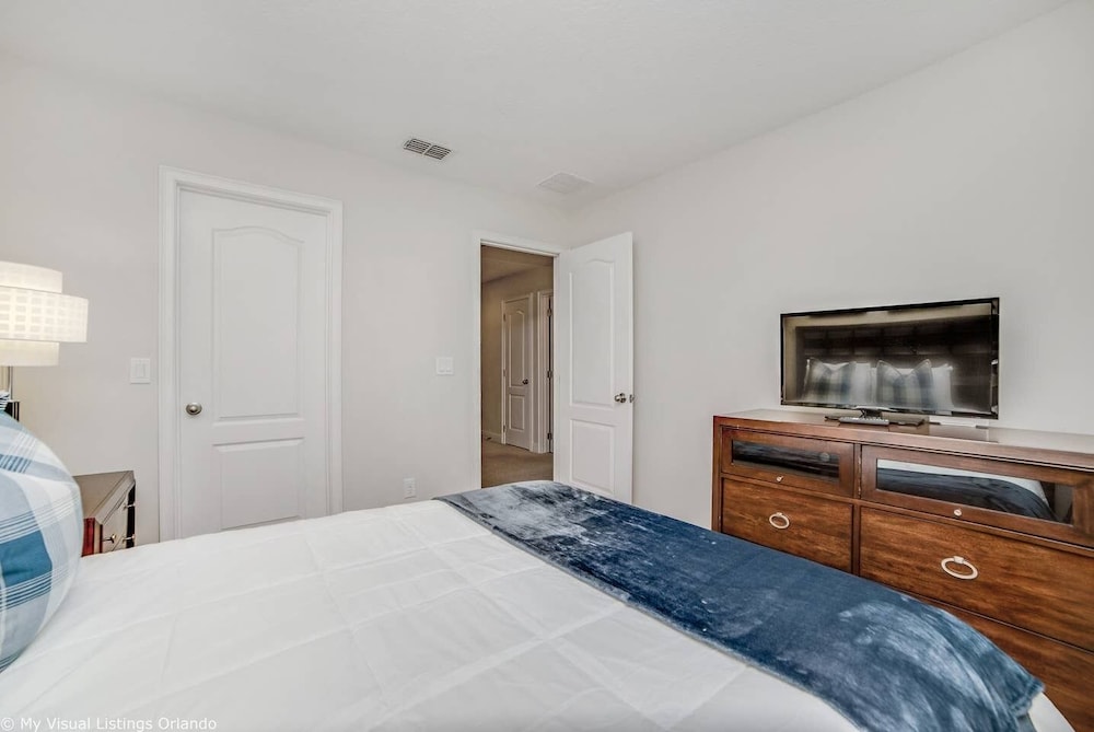Spacious 4BD Town Home With Private Patio - Near Disney Parks AND Golf #8127-3