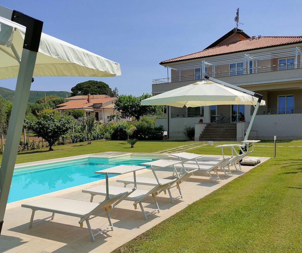 Villa Lauro Luxury B&B