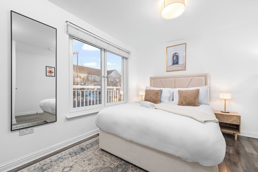 Urban Elegance 5-Bed Glasgow Home