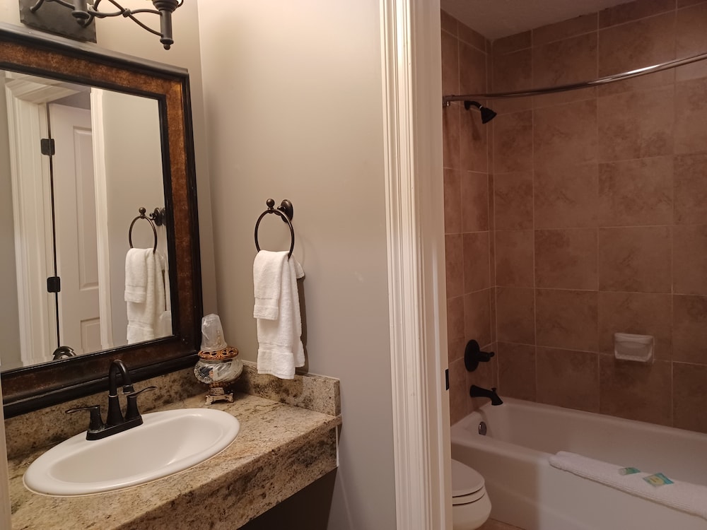 Natchez Manor Bed & Breakfast