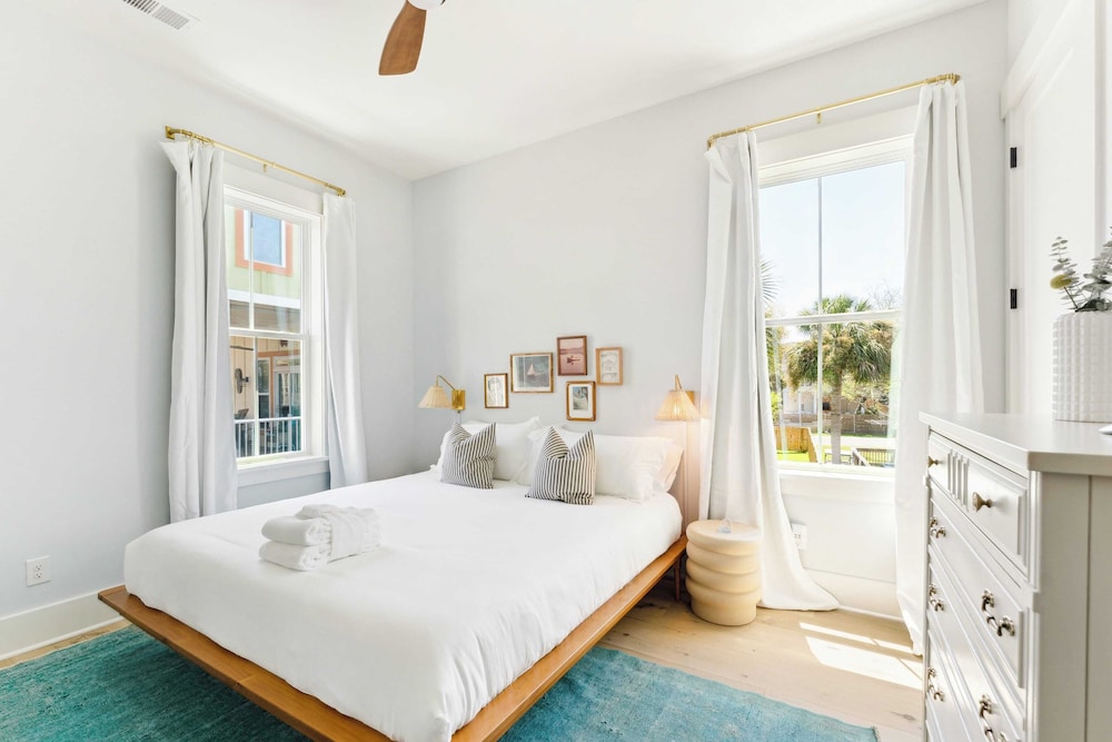 Windward House by Avantstay Walk to Beach + Restaurants Saltwater Pool