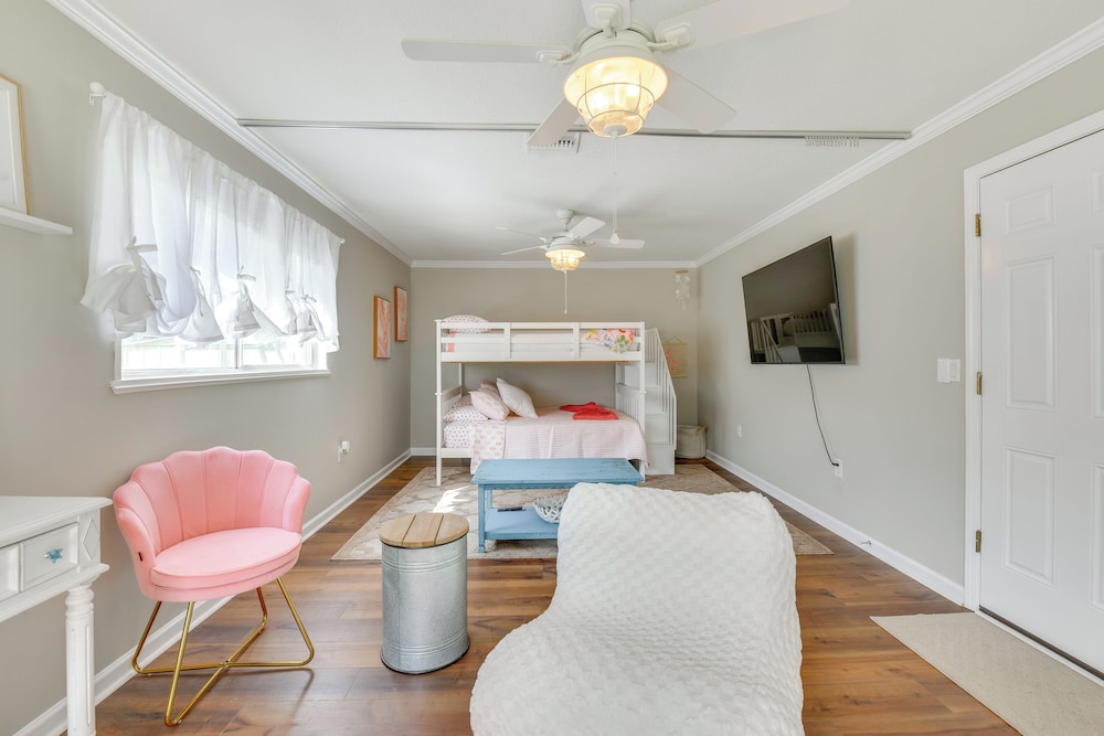 2 Mi to Shore: Modern Retreat in Fort Walton Beach