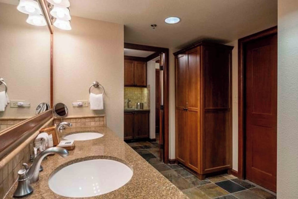 1BR Condo w/ Access to Resort Pools, Spa & Gym