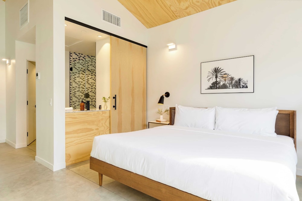 Blackhaus B : 4 Bedroom Suite by Avantstay 4-rooms