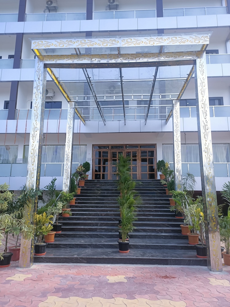 MODERN HOTEL AND RESTAURANT view 5