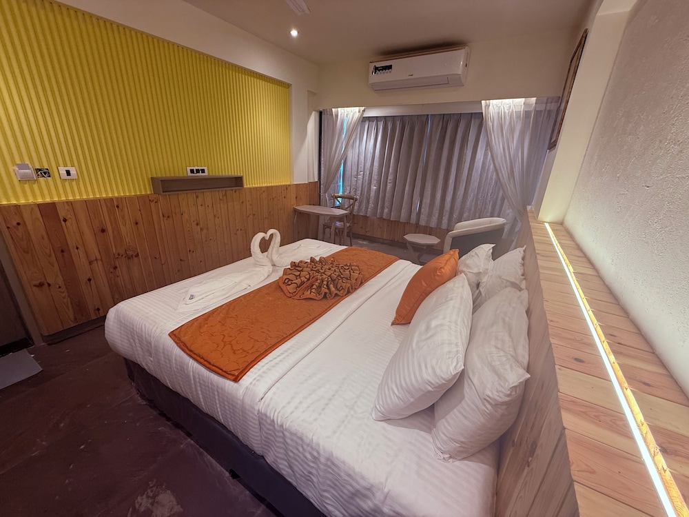 Ikonic Hotel - Bhushi Dam Lonavala