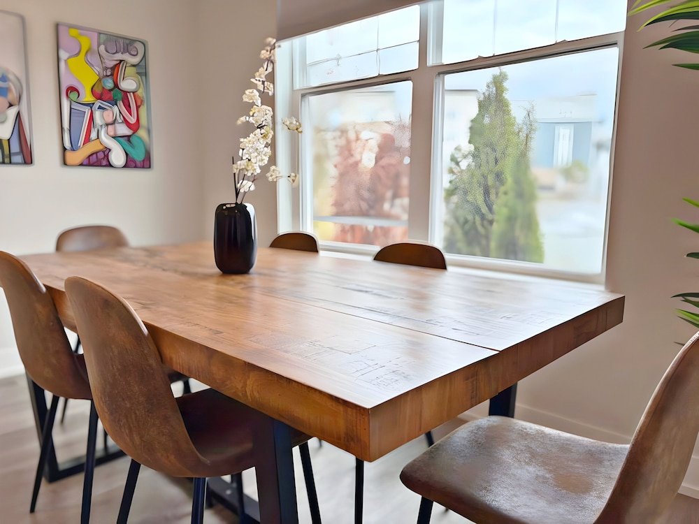 4BR Townhouse with Parking - WV rep 3