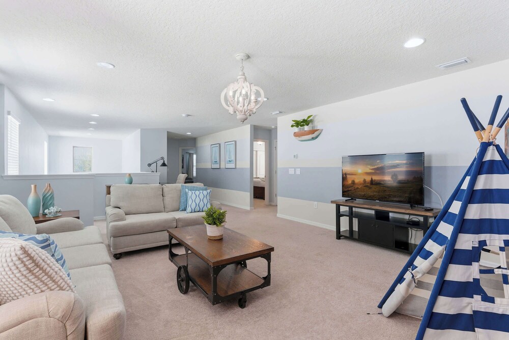 Family 6BR Home, Pool & Game Room
