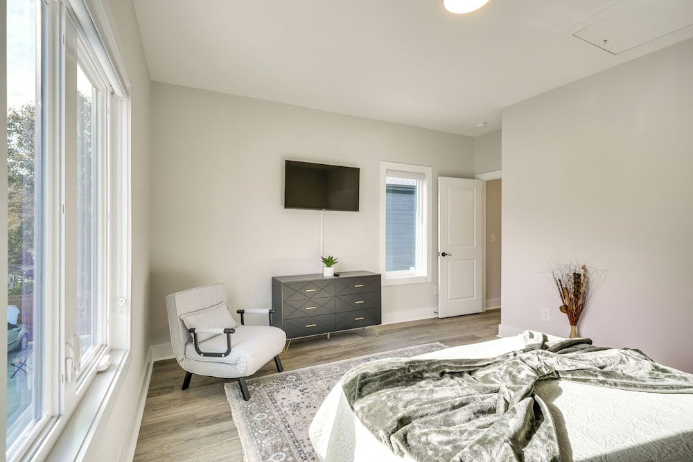 2 Mi to Duke University: Townhome in Durham!