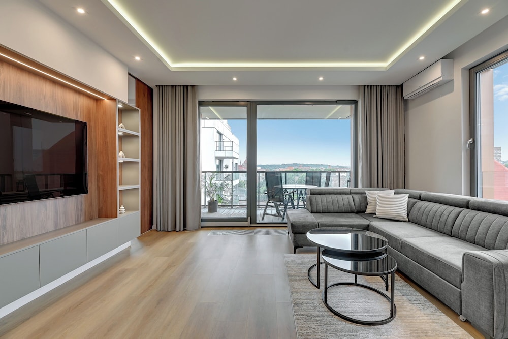 Brabank Riverside & Parking by Downtown Apartments
