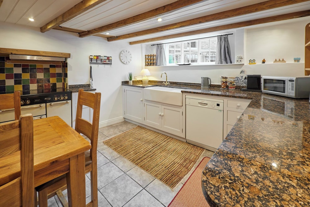 Host Stay Hampdon Cottage view 4