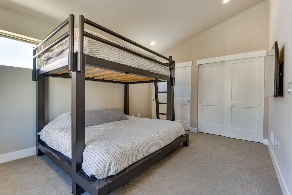 Fraser Vacation Rental - Shuttle to Winter Park!