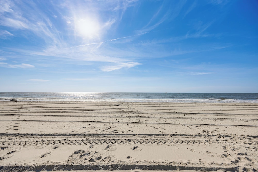 Oceanfront Home w/ Deck & Views in Surfside Beach!
