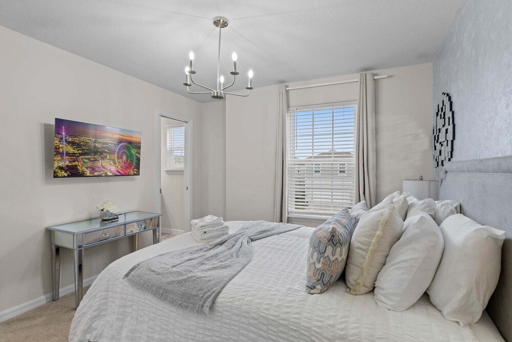 Chic 7bed With Private Pool Theme Bedrooms