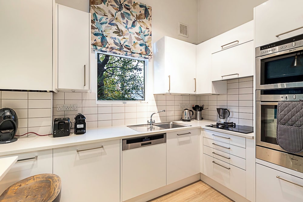 Charming Earls Court Apartment