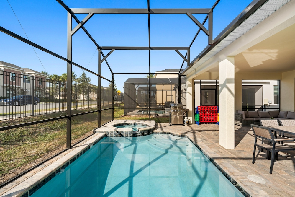Light Welcoming Fun Resort Home Sleeps 20