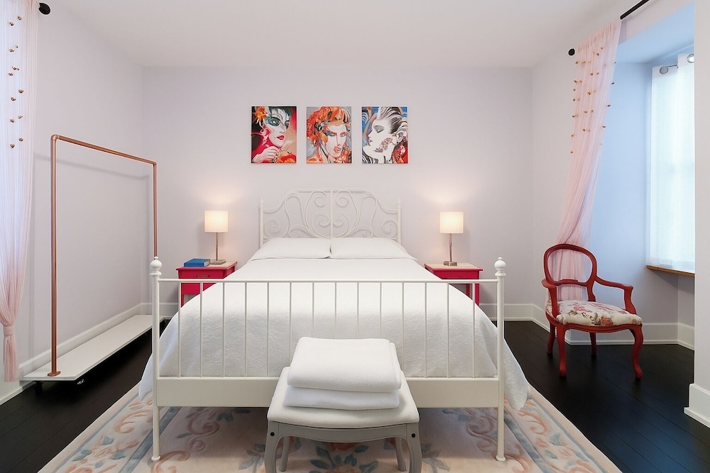 Central 4BR Historic Gem Near Colleges