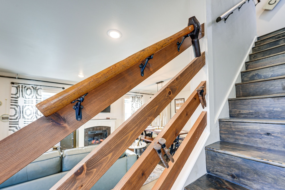 Historic Hollister Home: Shop, Dine & Drink Nearby