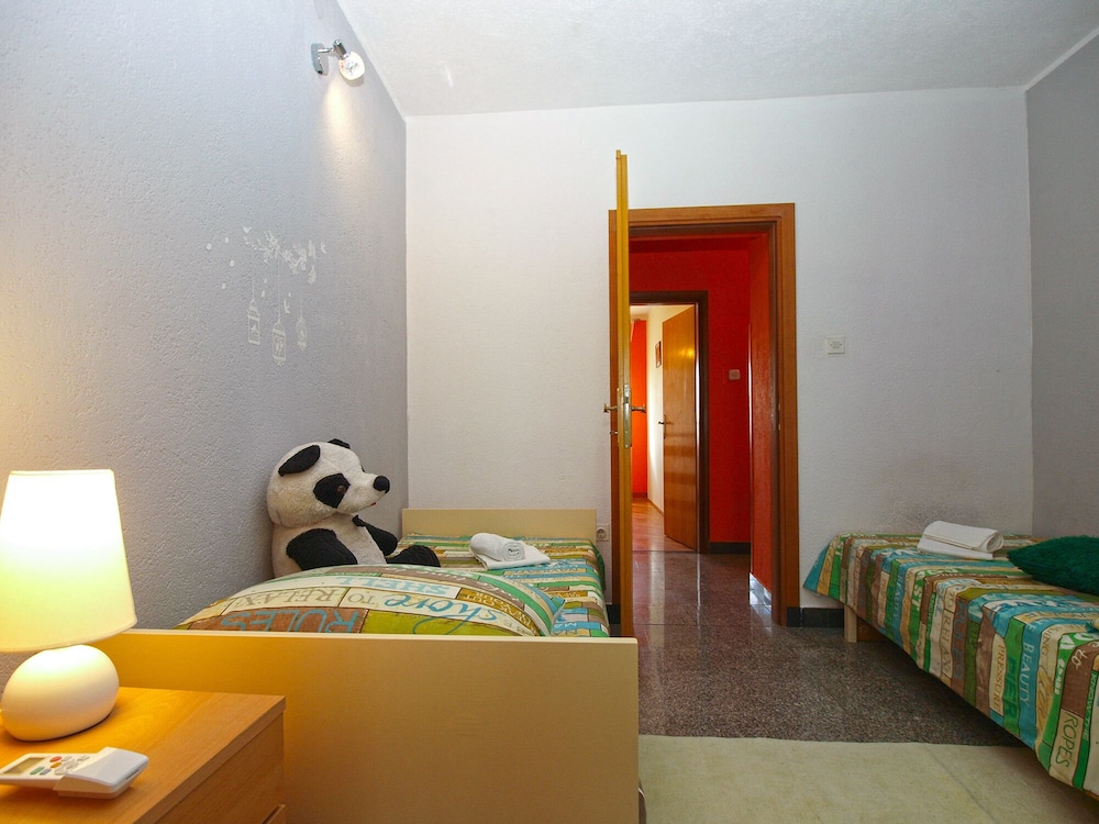 Apartment 1862