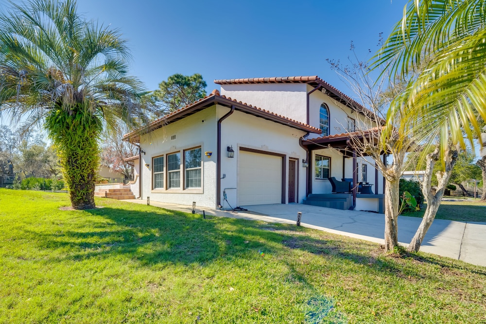 1-acre Backyard & Gym: Spacious Apopka Escape!
