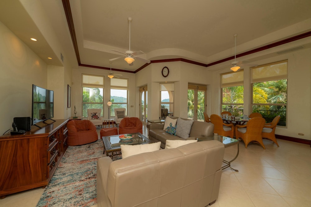 Bella Vista 3A 3 bdr 3 1 2 Bath Ocean View