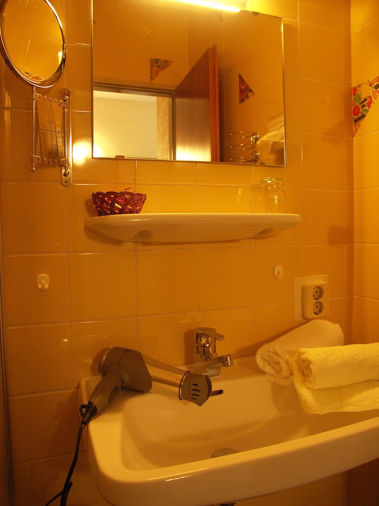 Photo 33