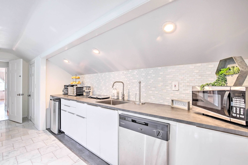 Easton Vacations - Elegant Connecticut Home: Fireplaces, Pet Friendly - Property Image 24