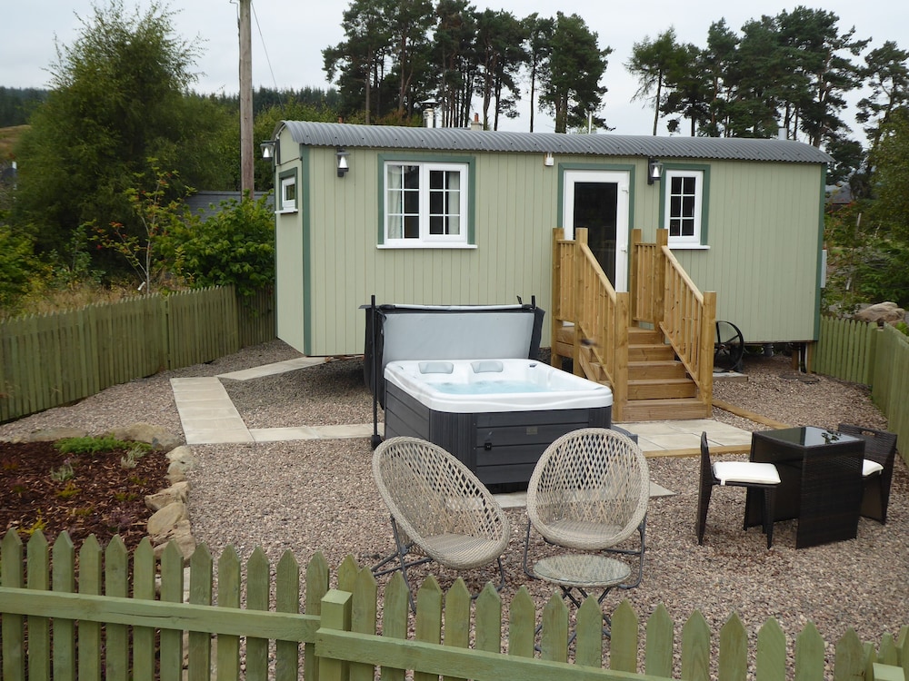 Dalnoid Cottages & Treehouses