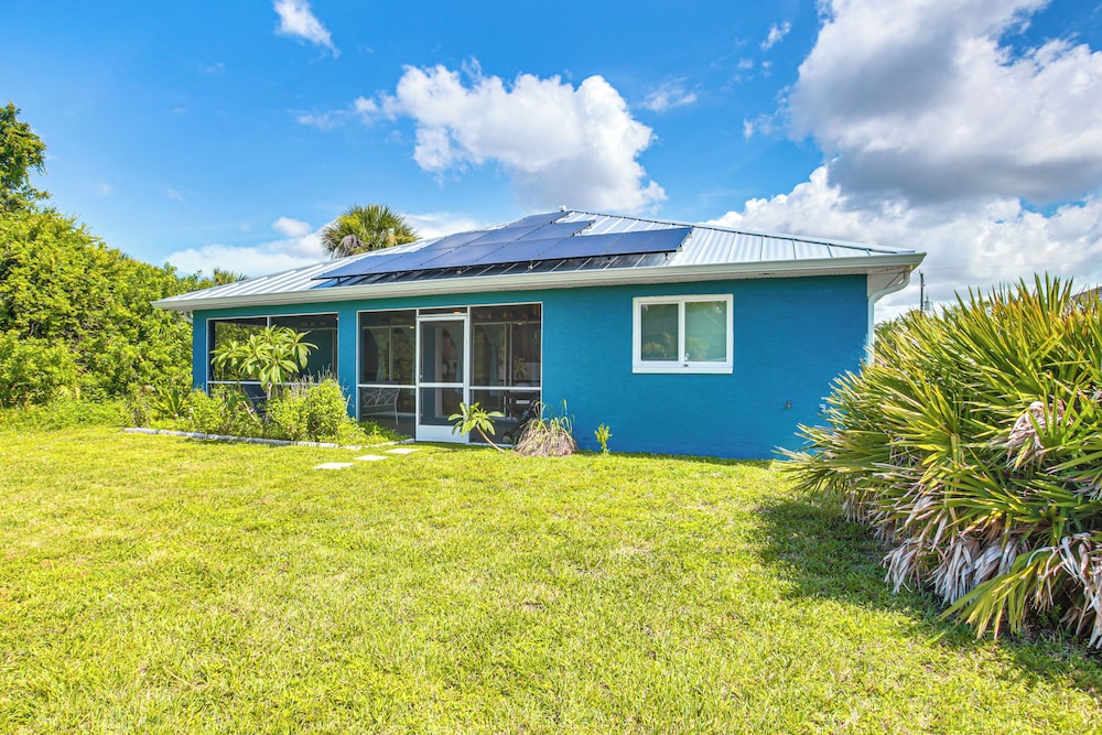 Swim, Golf & Hike: Family Home in Rotonda West!
