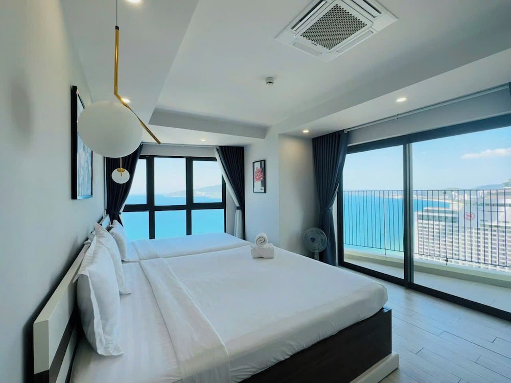 Gold Coast Balcony Serviced Apartment
