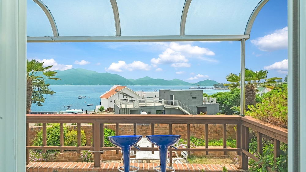 Namhae Arabyeoldom Pension view 3