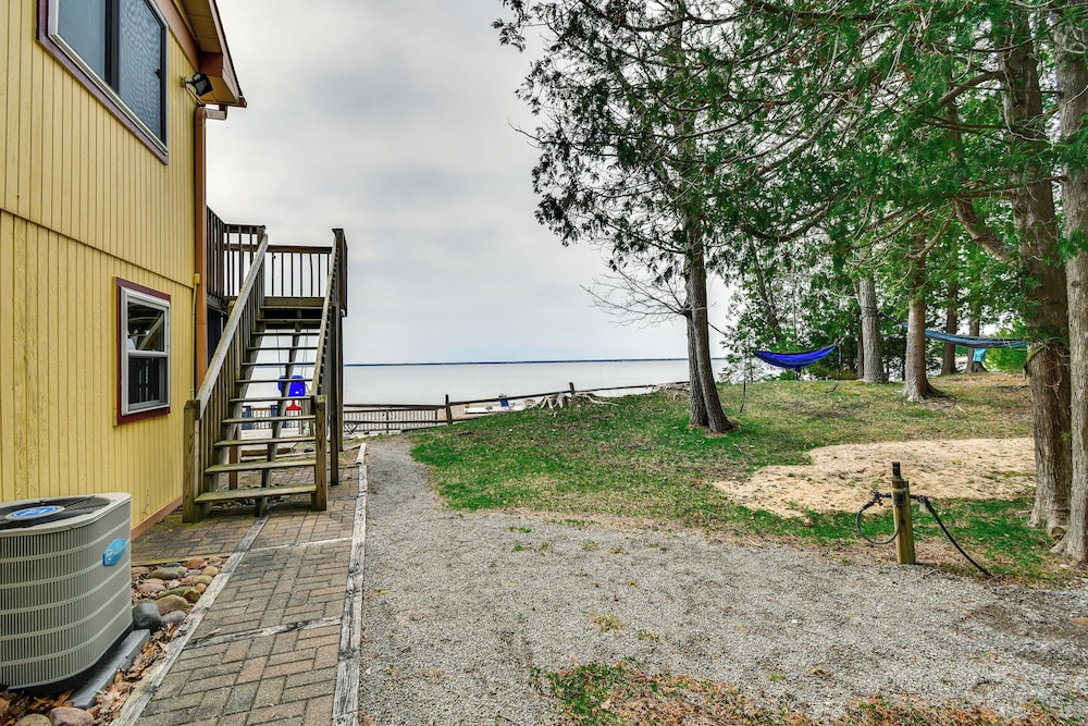 Breathtaking Sunsets: Lake Huron Beachfront Escape