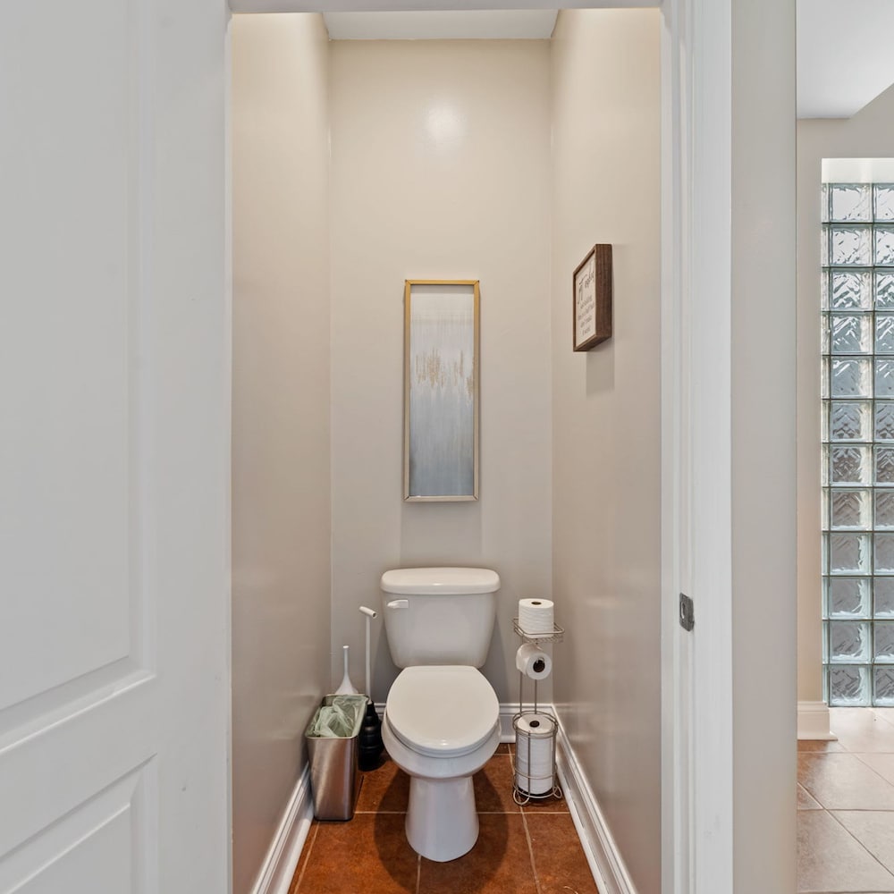 Spacious Luxury Retreat 8 Bed Oasis With 6 Baths