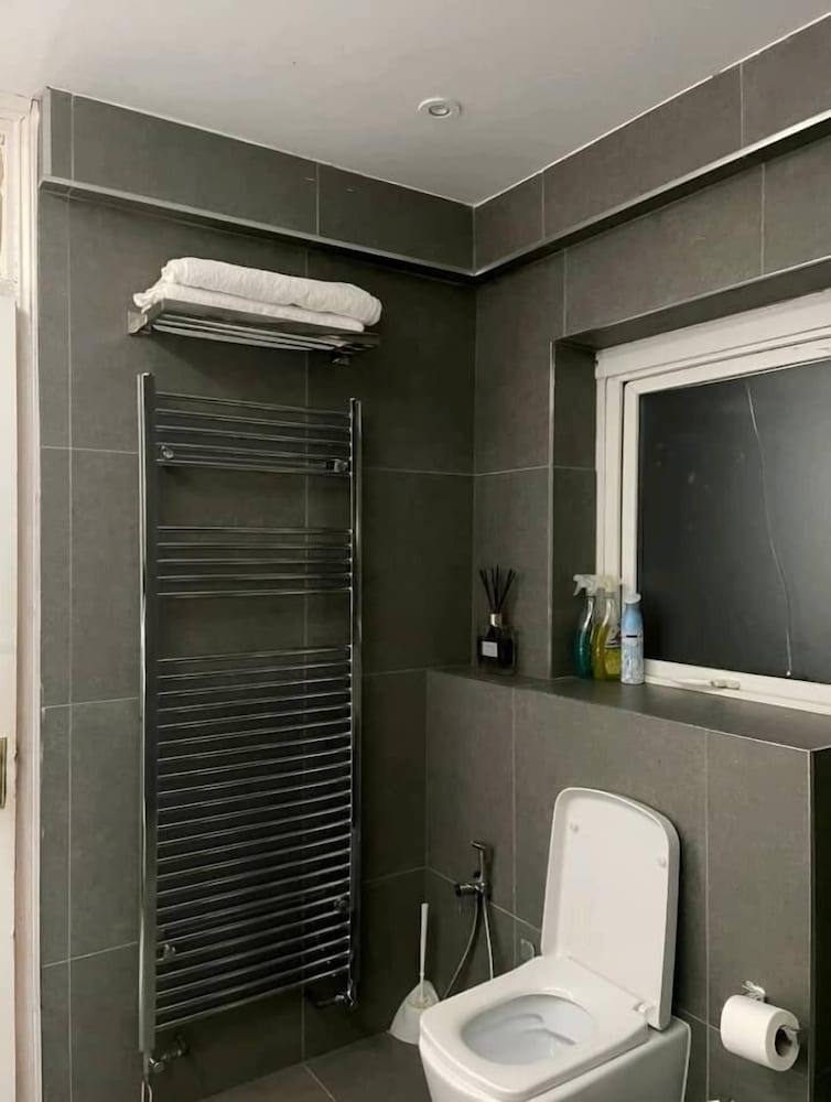SUPERB SNUG studio sleeps 2 south london