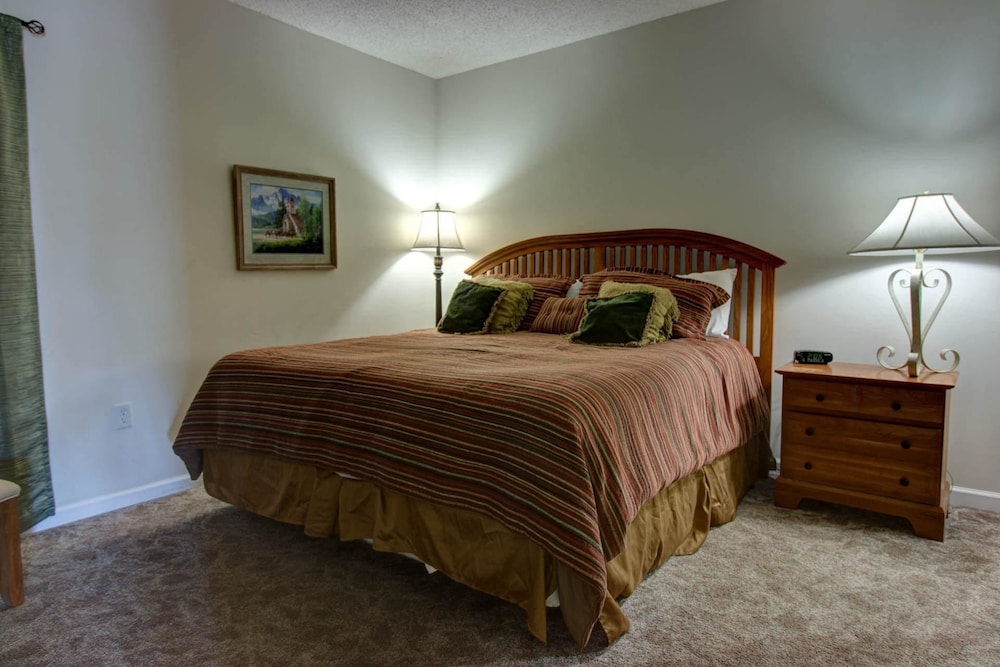 Whispering Pines 521 view 5