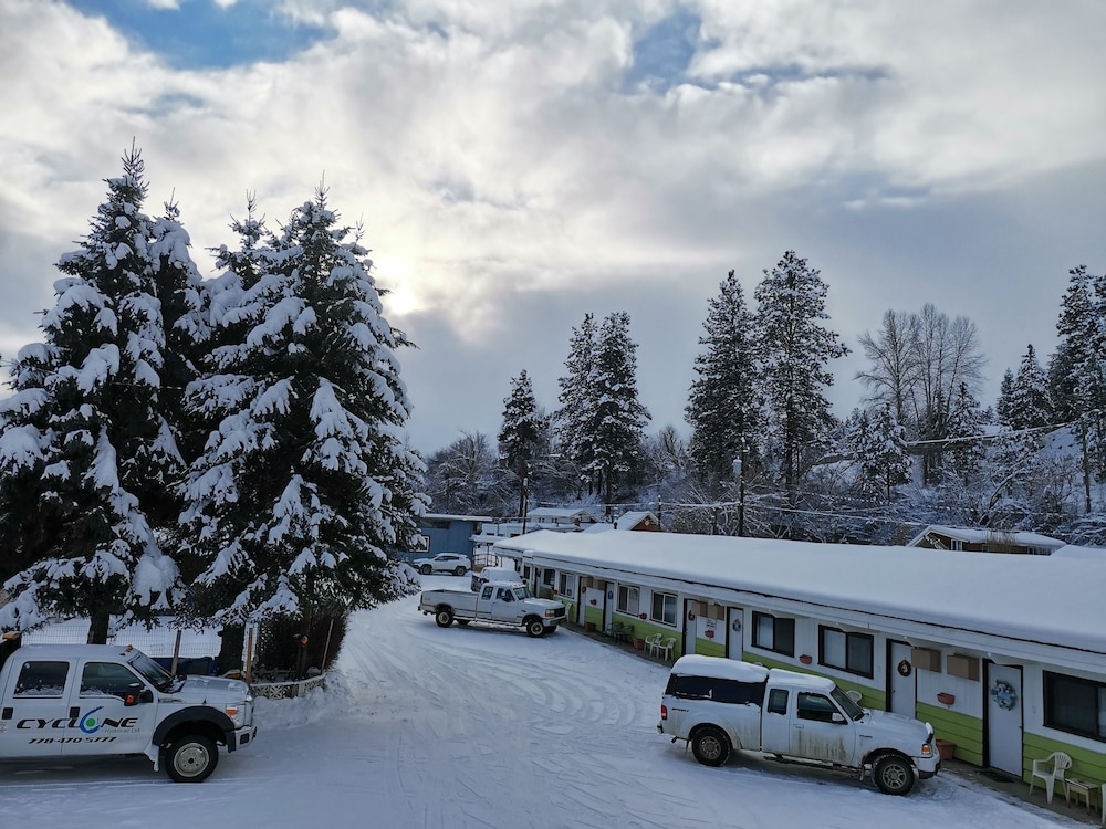 Cedars Motel