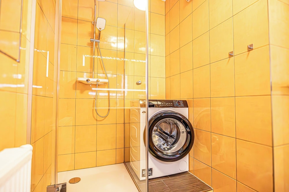 Comfy 1BR 1LR Apt Donaustadt Zones