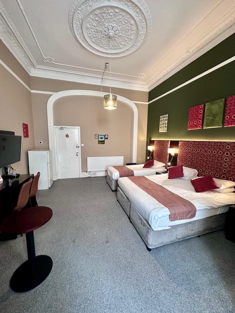 Acacia Hotel
