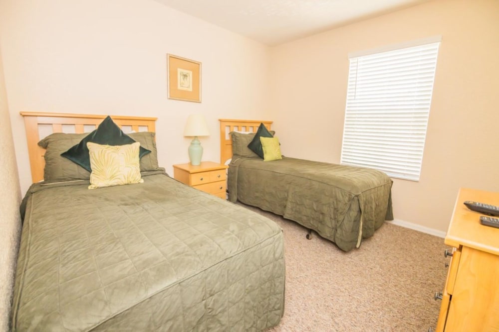 Lynval's Regal Palms Resort Townhome
