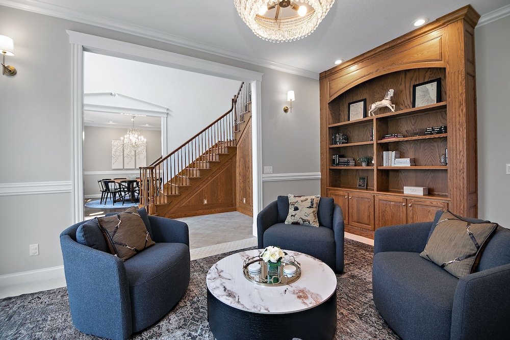 Private Riverbank 27-acre Estate 1 hr From Chicago