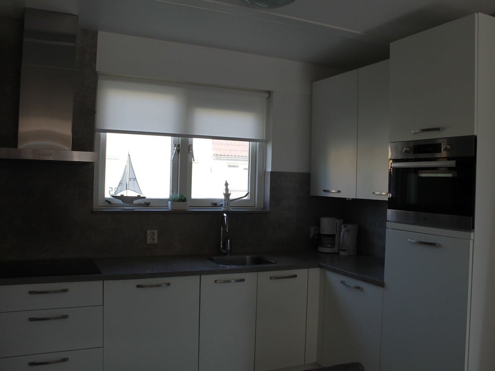 Nice Holiday Home With Garden Near Beach