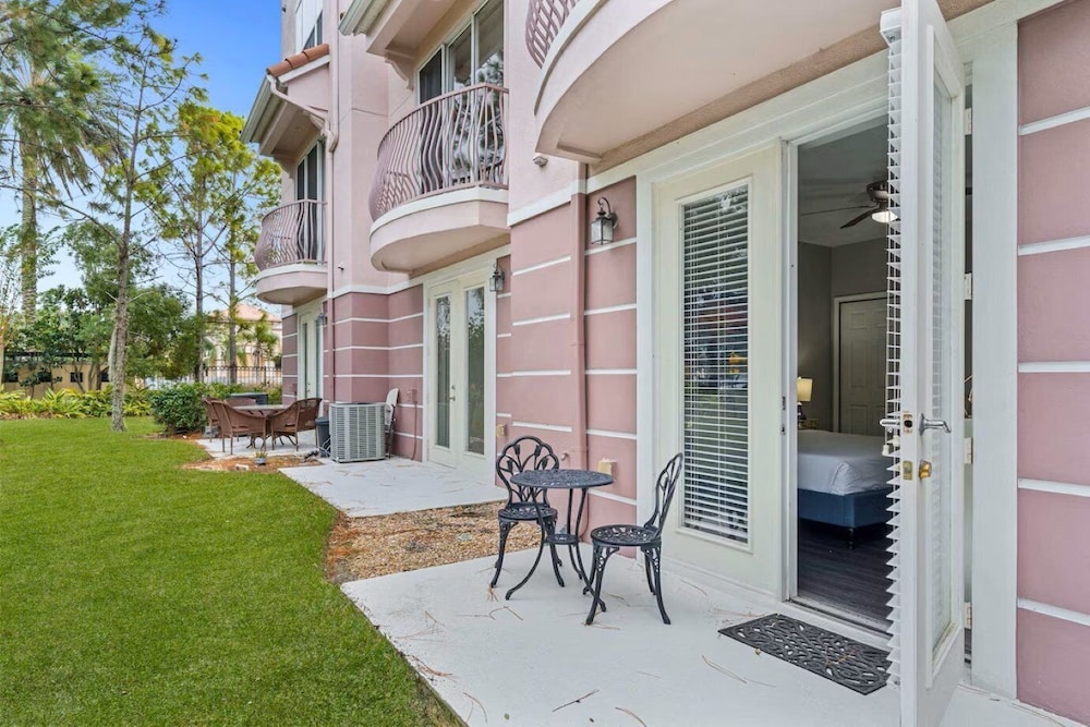 Vista Cay Swanky