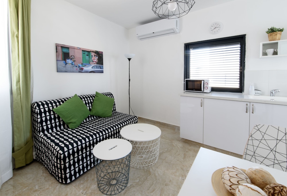 Beach View Apartments And Studio